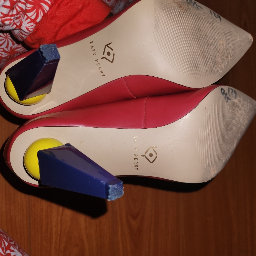 Shoe - Picture 3 of 4
